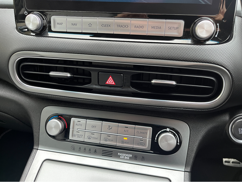 2023 Hyundai Kona KAUAI PREMIUM 64KWH EV //FULL LEATHER//HEATED SEATS AND STEERING WHEEL//REVERSE CAMERA//SAT NAV//KRELL SOUND SYSTEM// €23,950