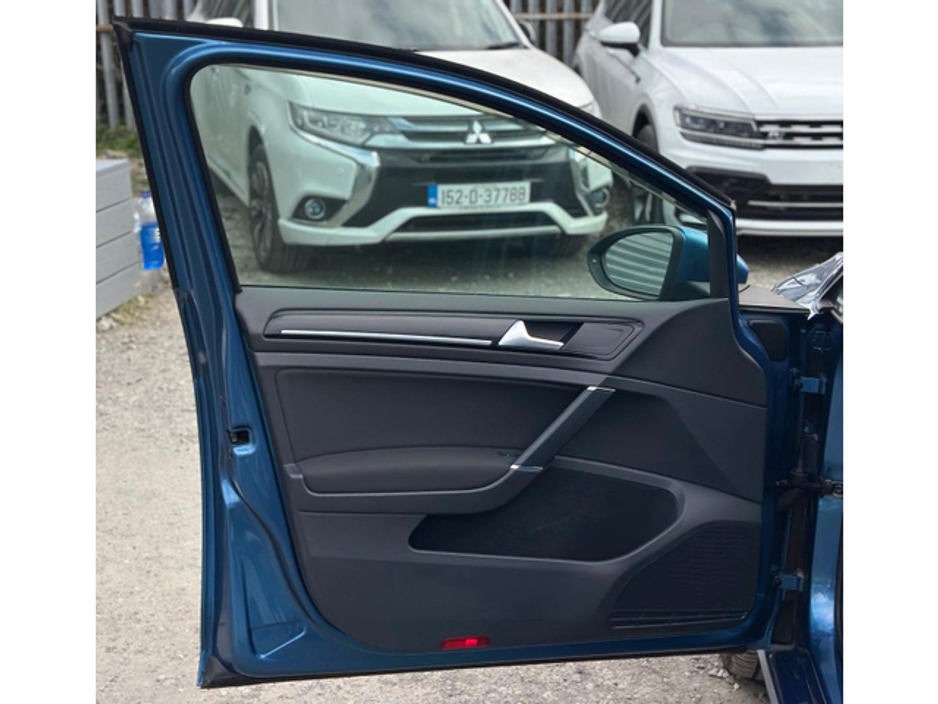 2013 Volkswagen Golf - image 8