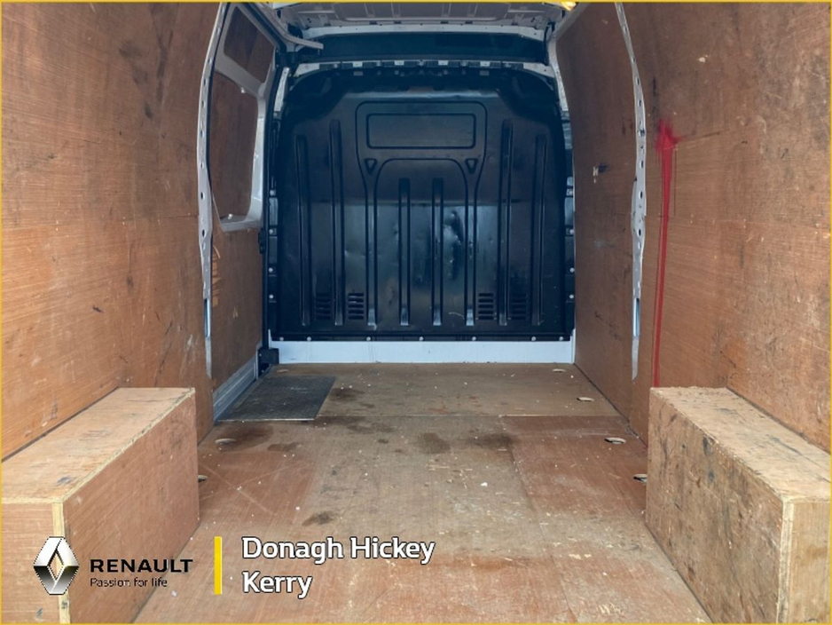 2022 Renault Master - image 12