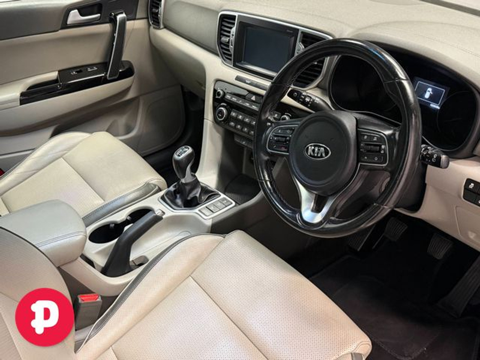 2018 Kia Sportage - image 2