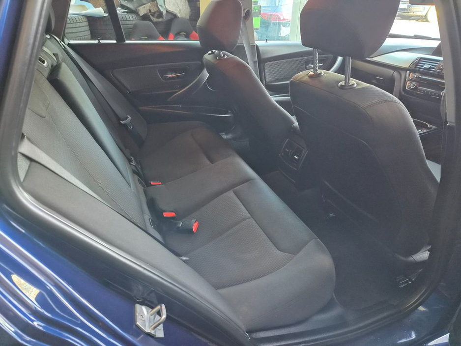 2018 BMW 3 Series - image 6