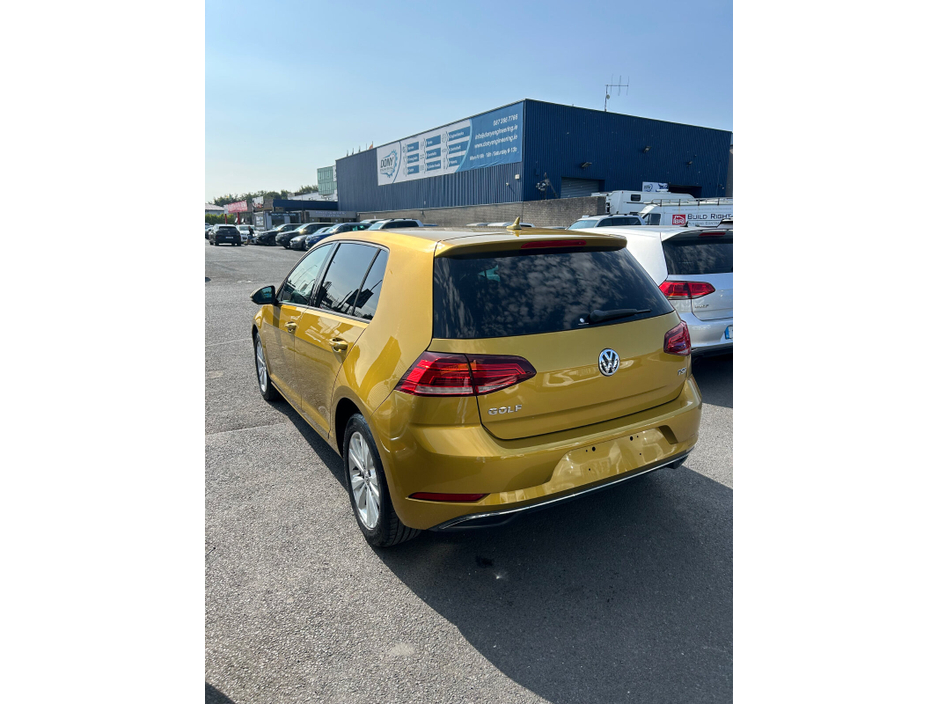 2017 Volkswagen Golf  €15,950