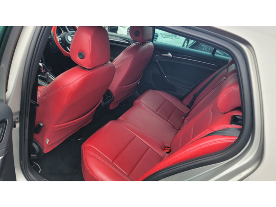 2016 Volkswagen Golf - image 14