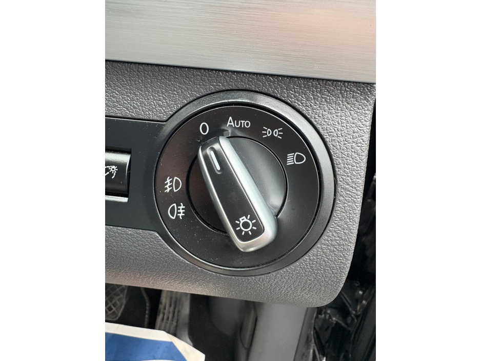 2015 Volkswagen Touran - image 13