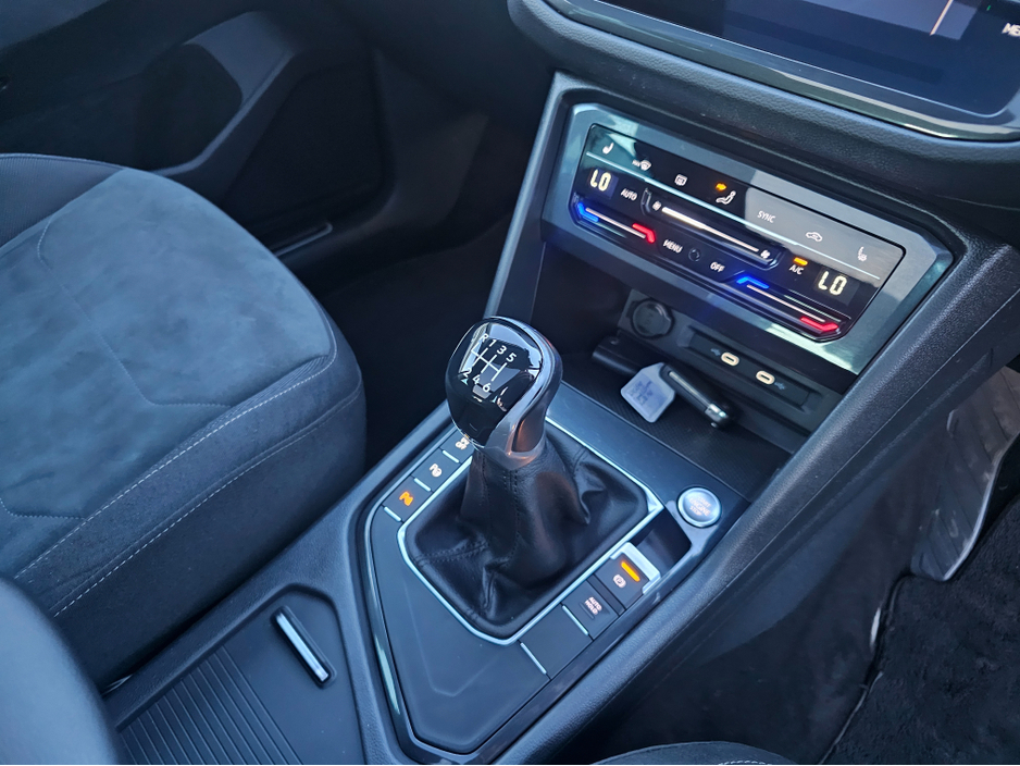 2023 Volkswagen Tiguan - image 14