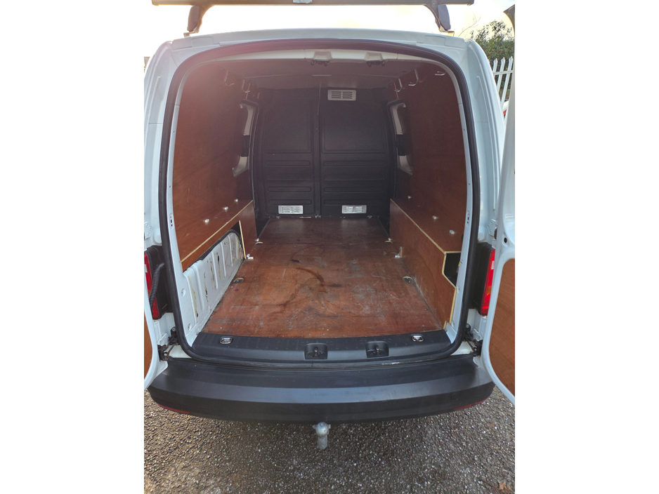 2018 Volkswagen Caddy - image 11