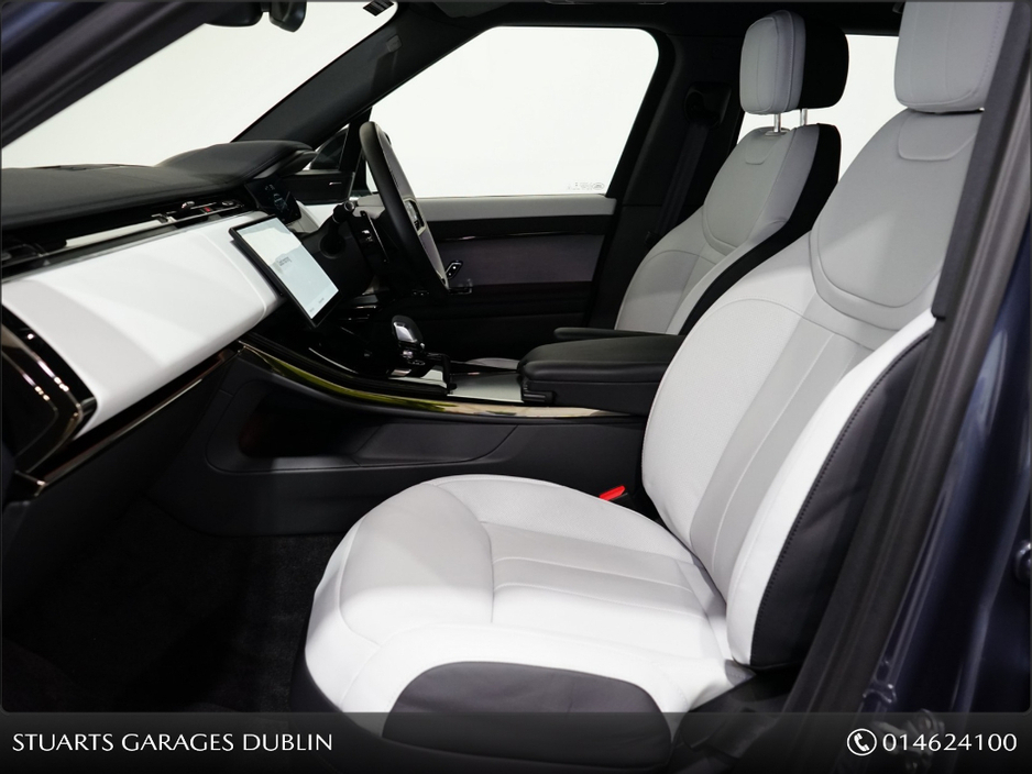 2024 Land Rover Range Rover Sport - image 3