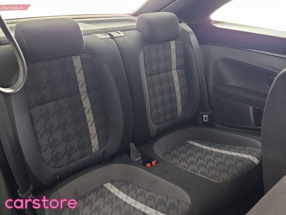 2017 Volkswagen Beetle - image 10