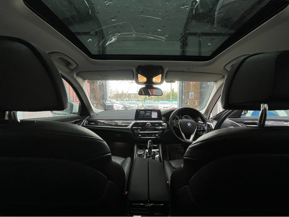 2018 BMW 5 Series - image 22