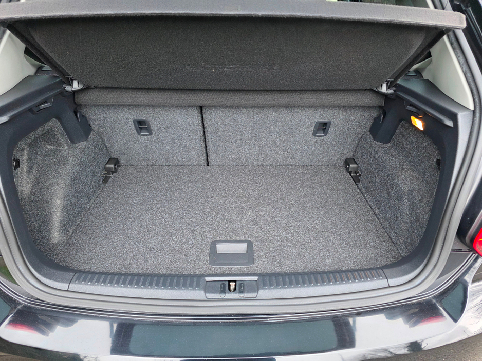 2016 Volkswagen Polo - image 9