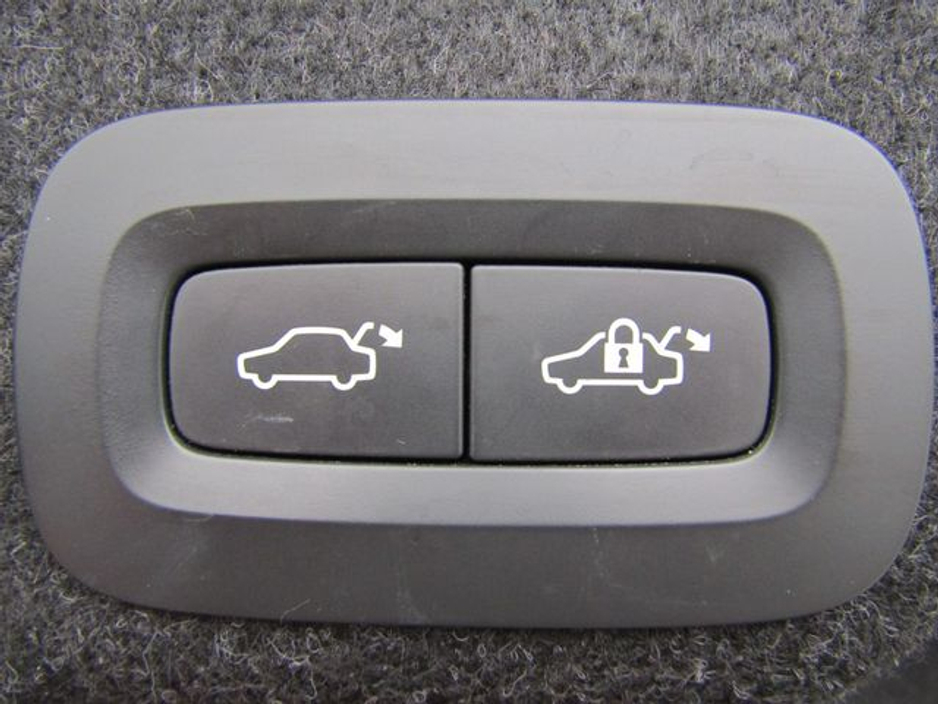 2021 Volvo S90 - image 42