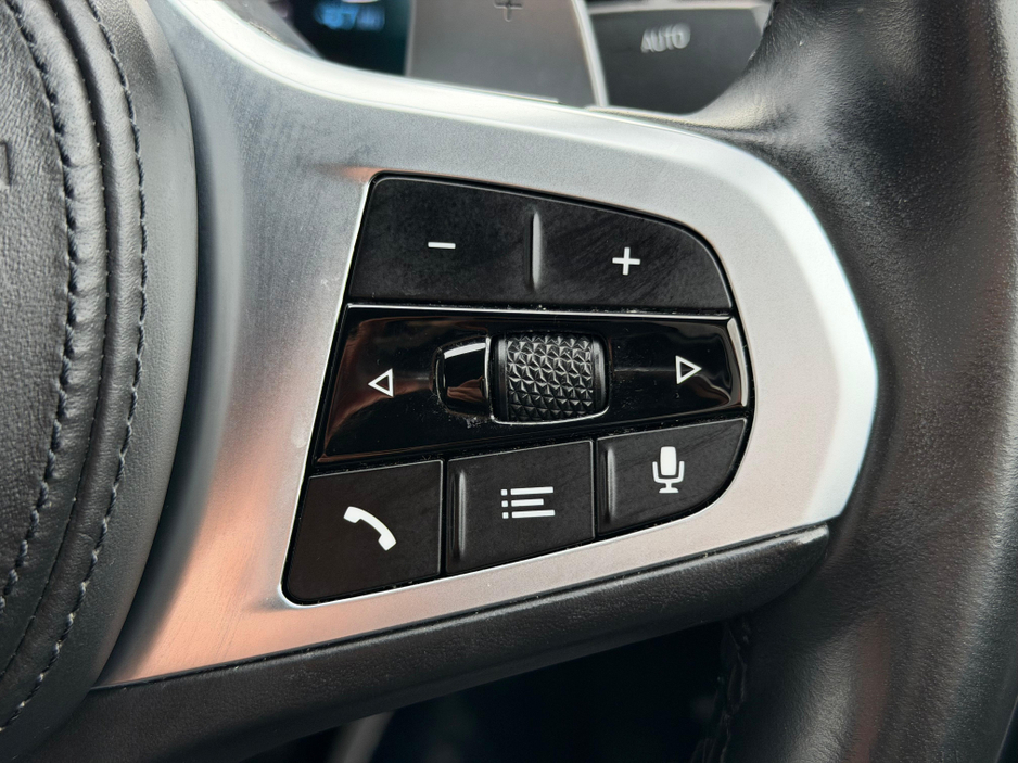 2022 BMW 3 Series - image 24