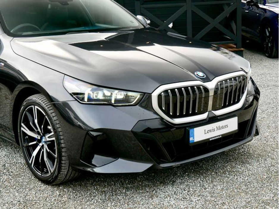 2025 BMW 5 Series - image 7
