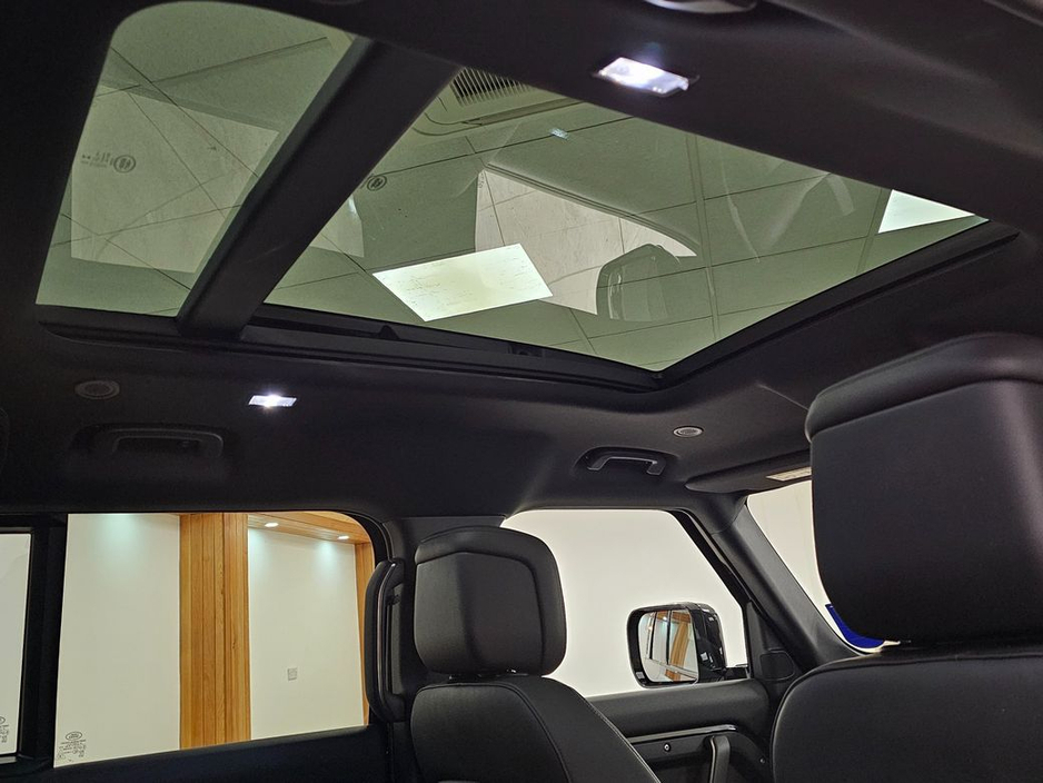 2025 Land Rover Defender - image 16