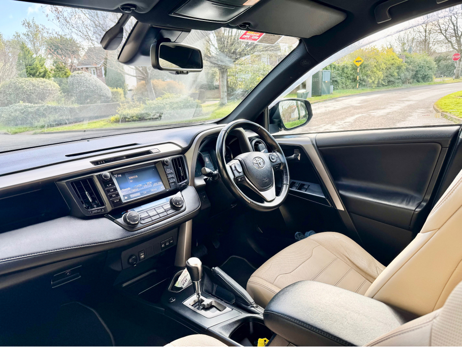 2017 Toyota Rav4 - image 15