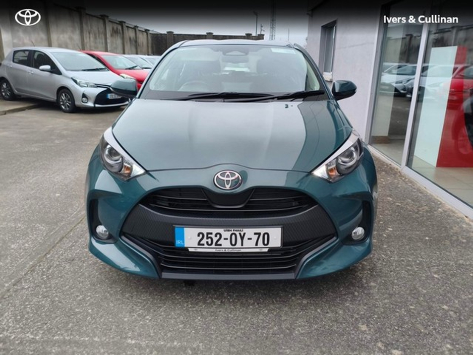 2025 Toyota Yaris - image 4