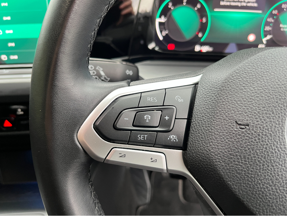 2021 Volkswagen Golf - image 23