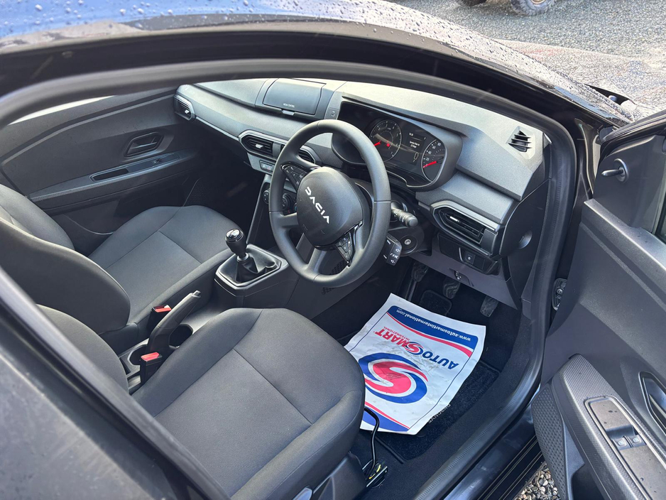 2025 Dacia Sandero ESSENTIAL TCE90 GSR2 5 €18,950