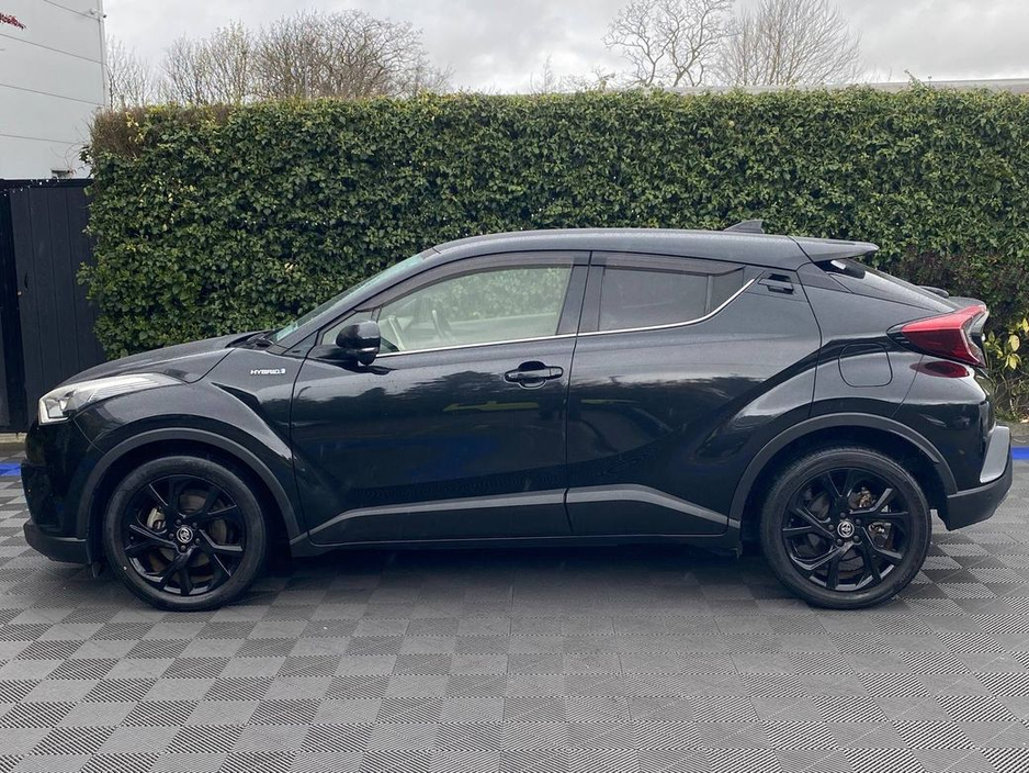 2019 Toyota C-HR - image 3