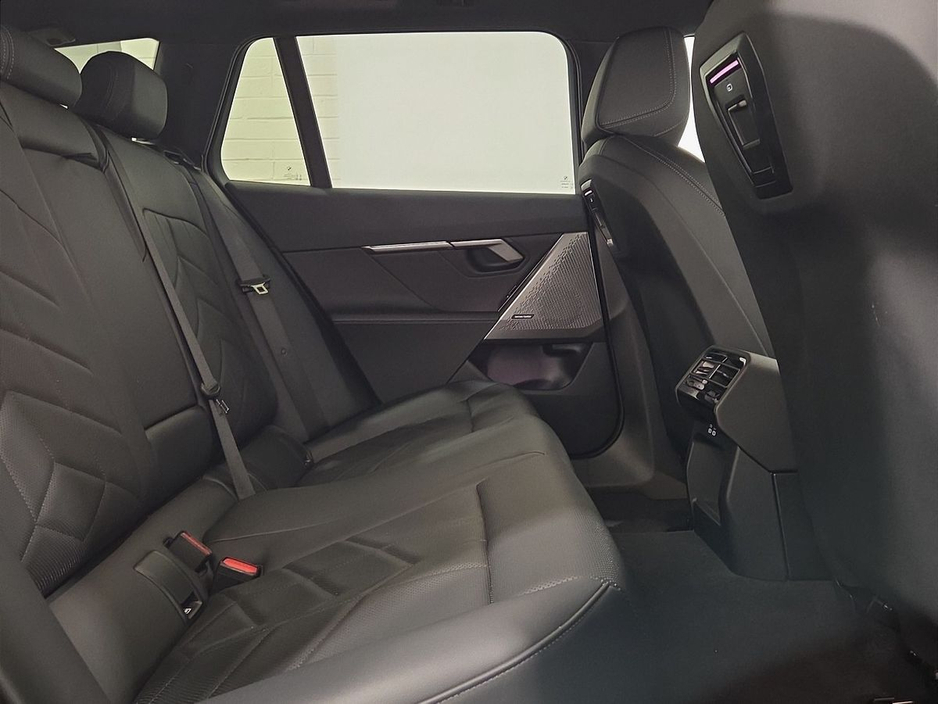 2025 BMW 5 Series - image 22