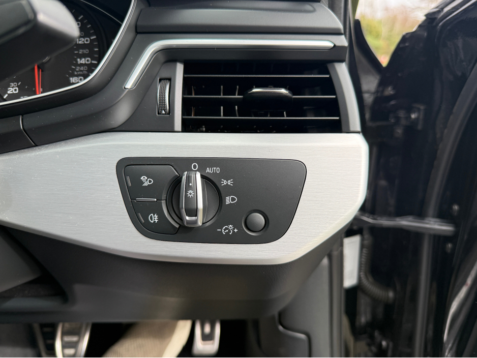 2018 Audi A4 - image 14