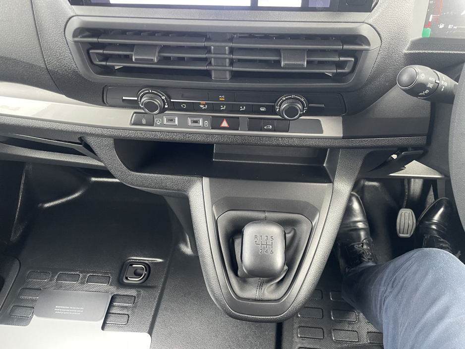 2025 Opel Vivaro - image 18