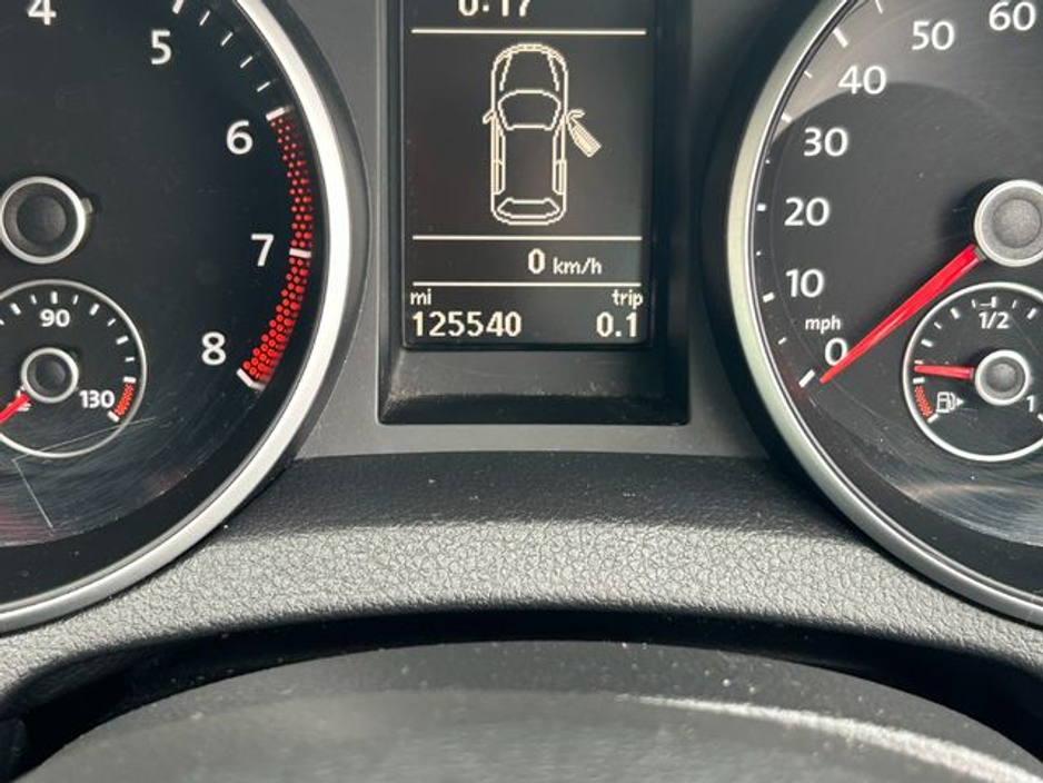 2013 Volkswagen Golf - image 20