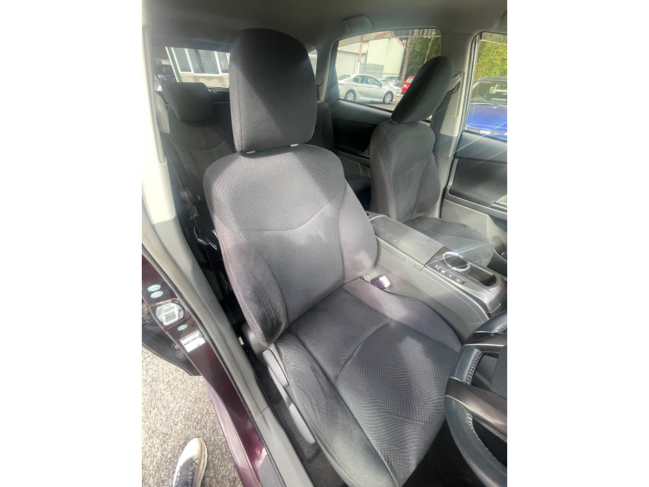 2014 Toyota Prius Alpha - image 8