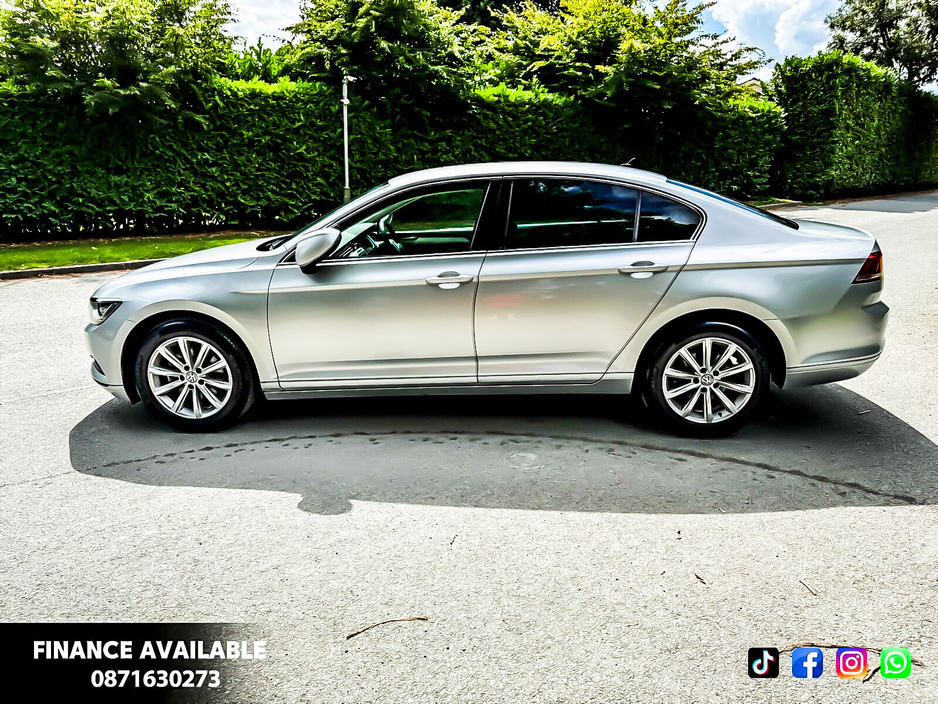 2016 Volkswagen Passat - image 3