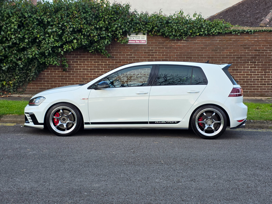 2016 Volkswagen Golf - image 11