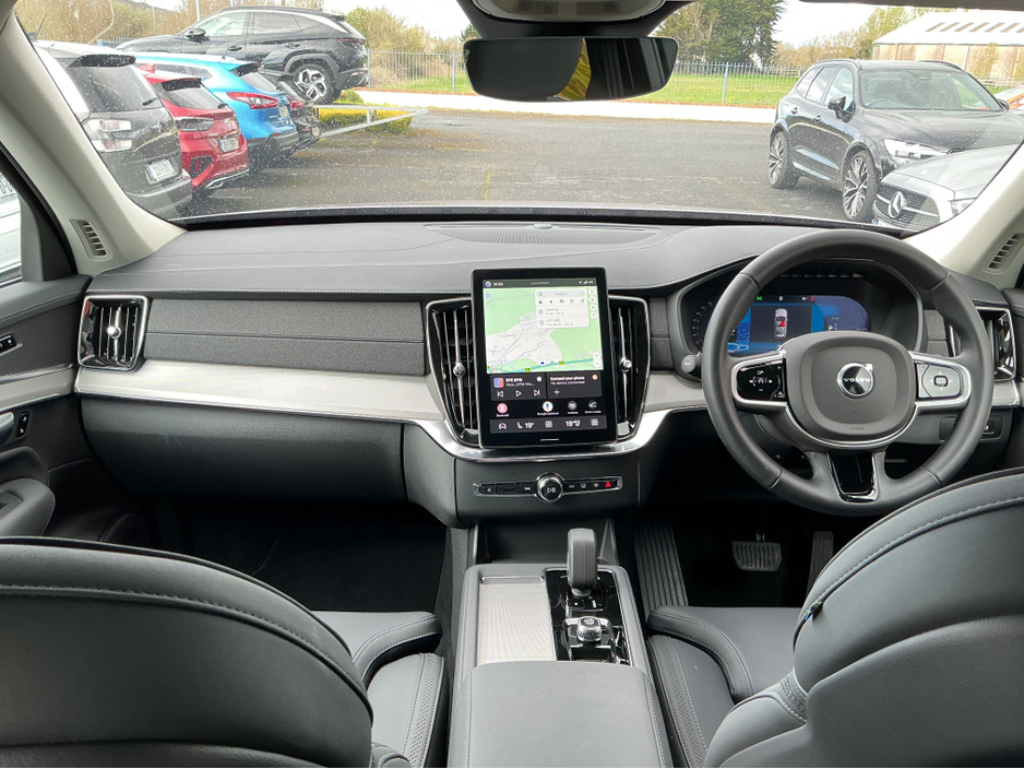 2025 Volvo XC90 - image 13