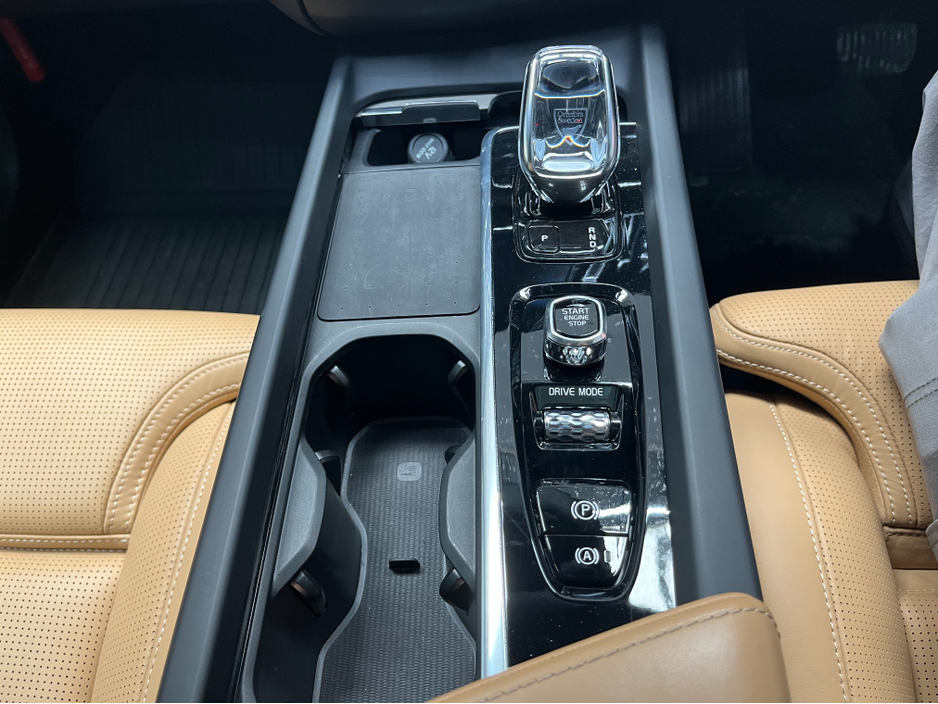 2021 Volvo XC60 €39950 2021 VOLVO XC60 RECHARGE PLUG-IN HYBRID T8 AWD 2.0 AUTOMATIC / CRUISE CONTROL / 360° CAMERA / ELECTRIC MEMORY & HEATED SEAT / PANORAMIC SUNROOF / APPLE CARPLAY €39,950