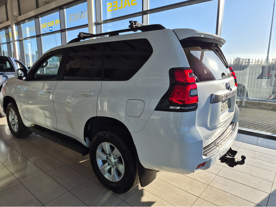 2021 Toyota Landcruiser - image 2