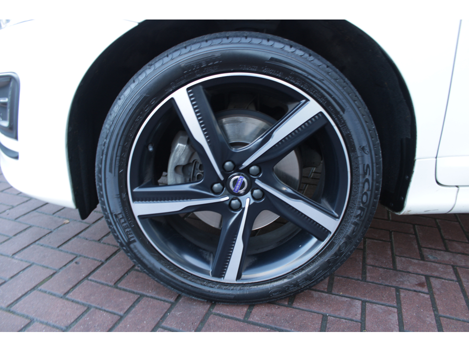 2016 Volvo XC60 - image 23