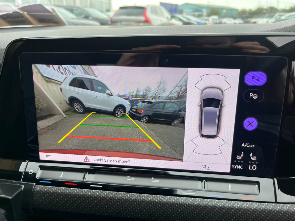 2022 Volkswagen Golf - image 20