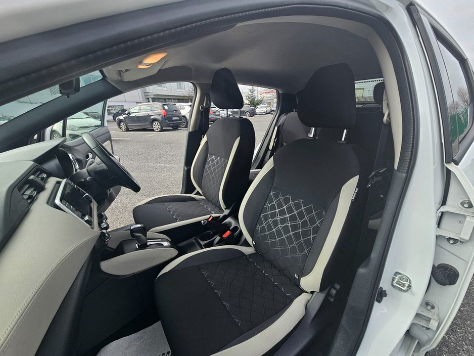 2022 Nissan Micra - image 14