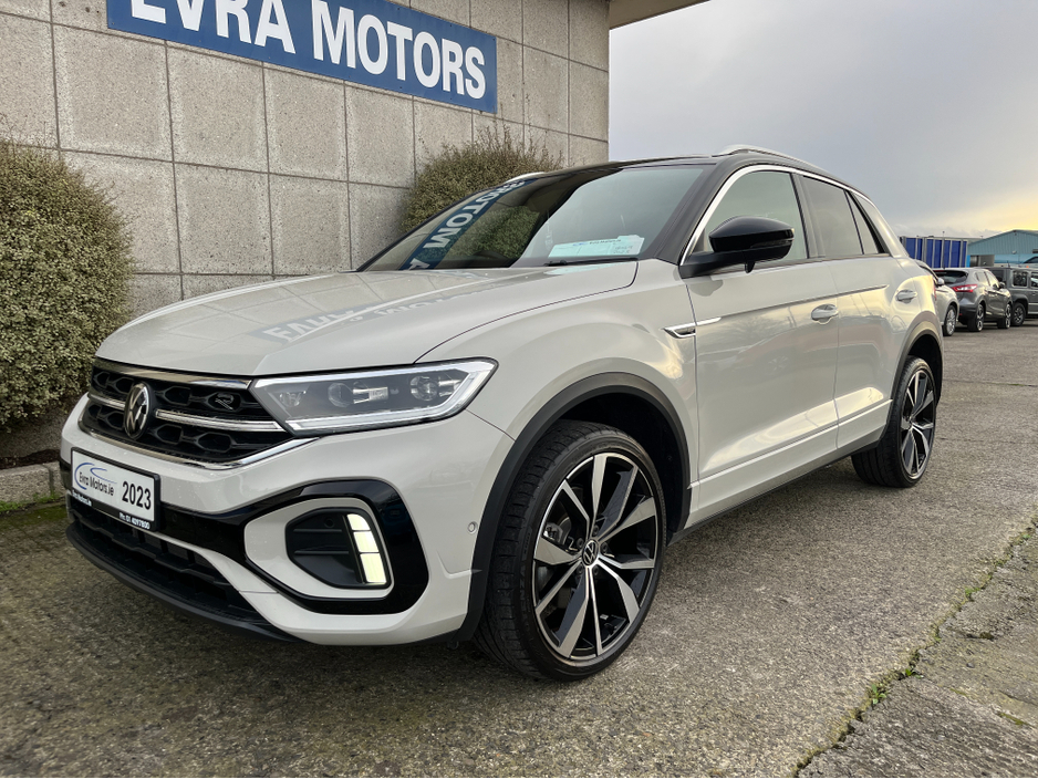 2023 Volkswagen T-Roc - image 5
