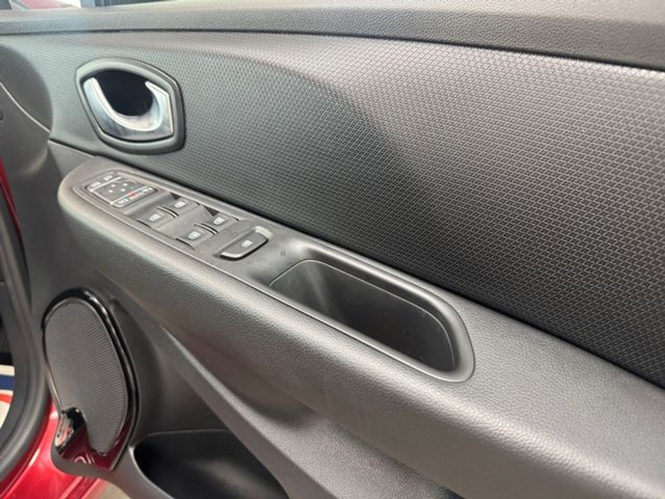 2019 Renault Clio - image 12