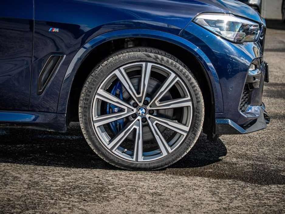 2020 BMW X5 - image 3