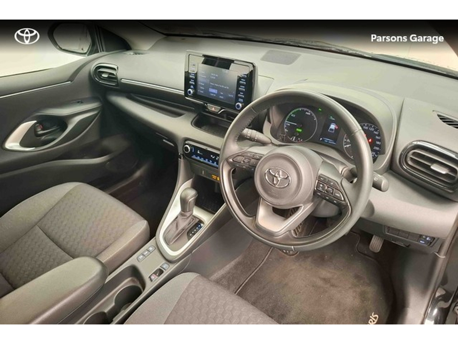 2023 Toyota Yaris - image 7