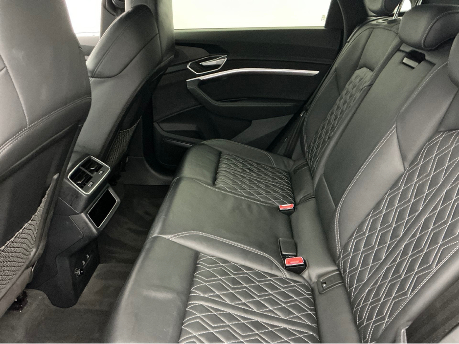 2022 Audi e-tron - image 4