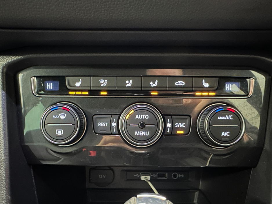 2018 Volkswagen Tiguan - image 31