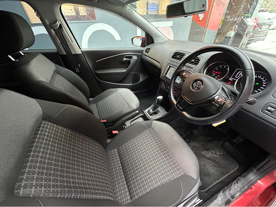 2015 Volkswagen Polo - image 2