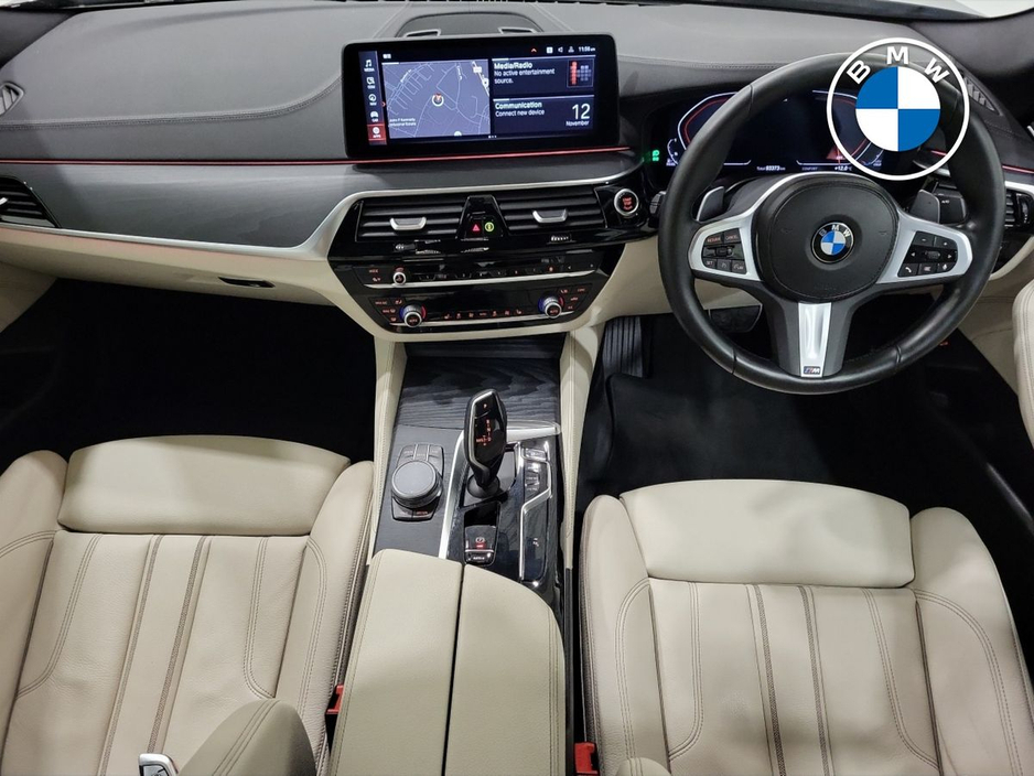 2022 BMW 5 Series - image 4