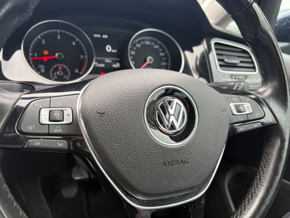 2016 Volkswagen Golf - image 21