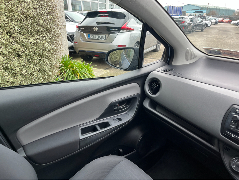 2015 Toyota Yaris TERRA 1.0 PETROL €8,950