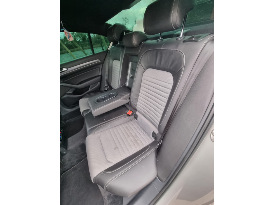 2016 Volkswagen Passat - image 18