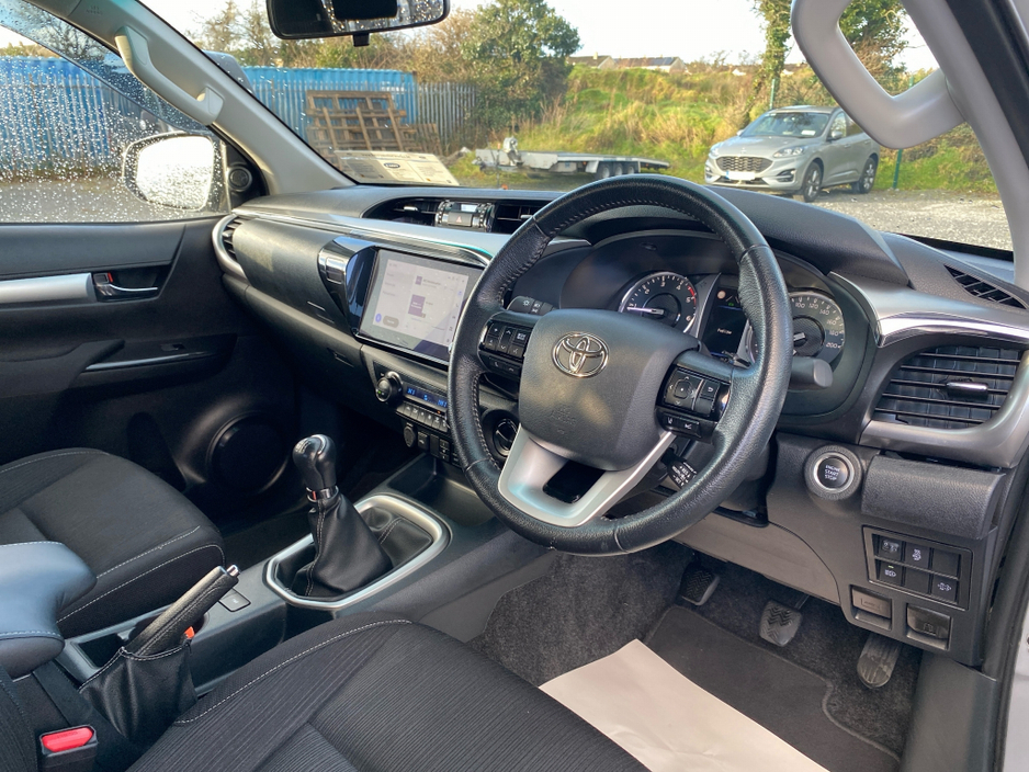 2025 Toyota Hilux 2.8 SR5 MANUAL..Roller shutter..No VAT €54,950