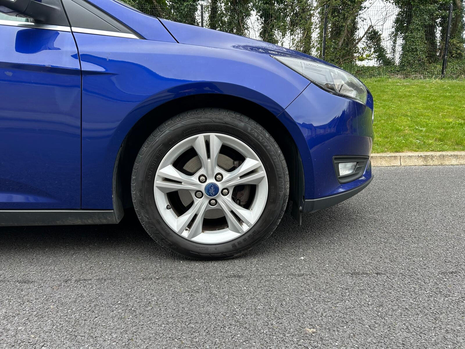 2016 Ford Focus - image 4