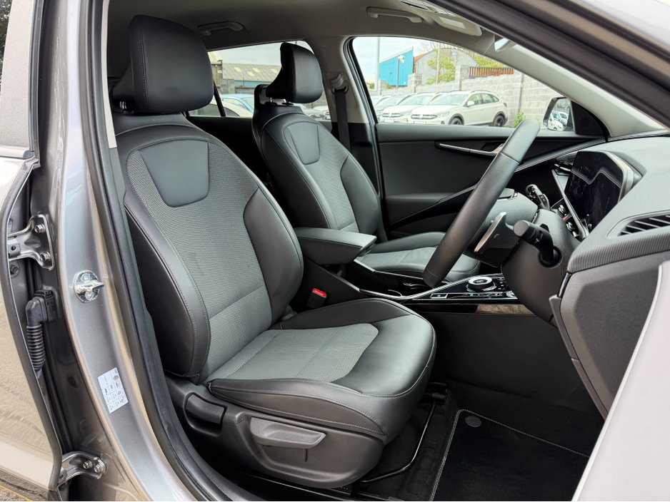 2023 Kia Niro - image 13